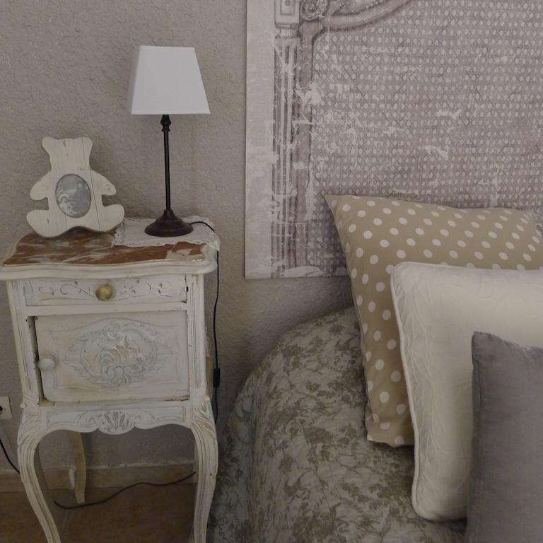 Domaine De La Manse Hotel Villeneuve-de-Berg Bilik gambar